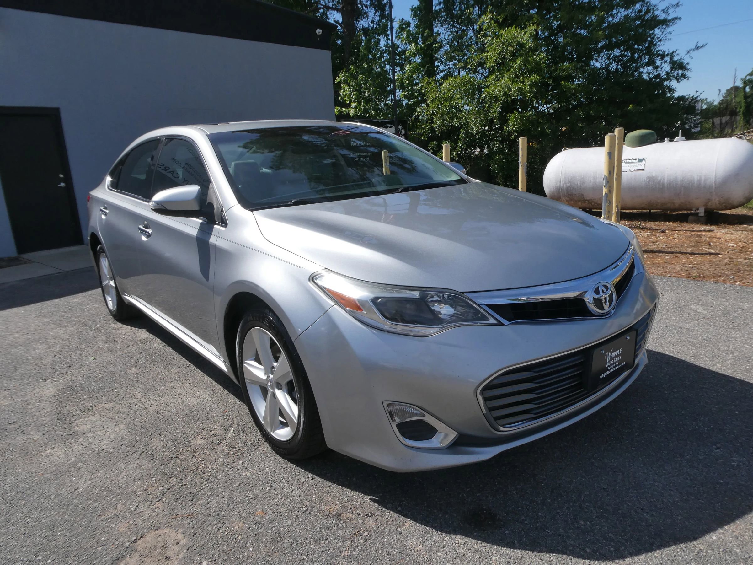 Used 2015 Toyota Avalon XLE Premium FWD image 3