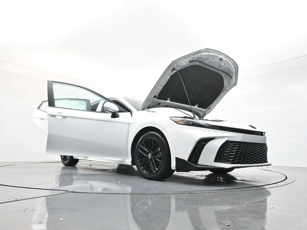 Used 2025 Toyota Camry SE FWD image 40