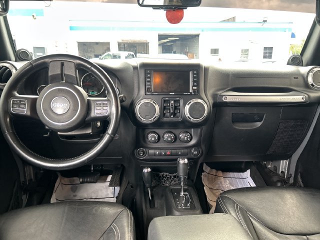 Used 2014 Jeep Wrangler Unlimited Sahara w/ Max Tow Package AWD/4WD image 12