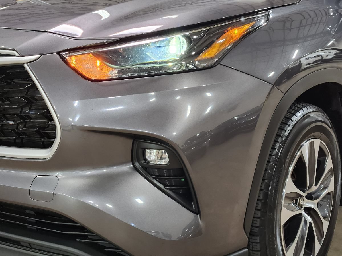 Used 2022 Toyota Highlander XLE FWD image 14