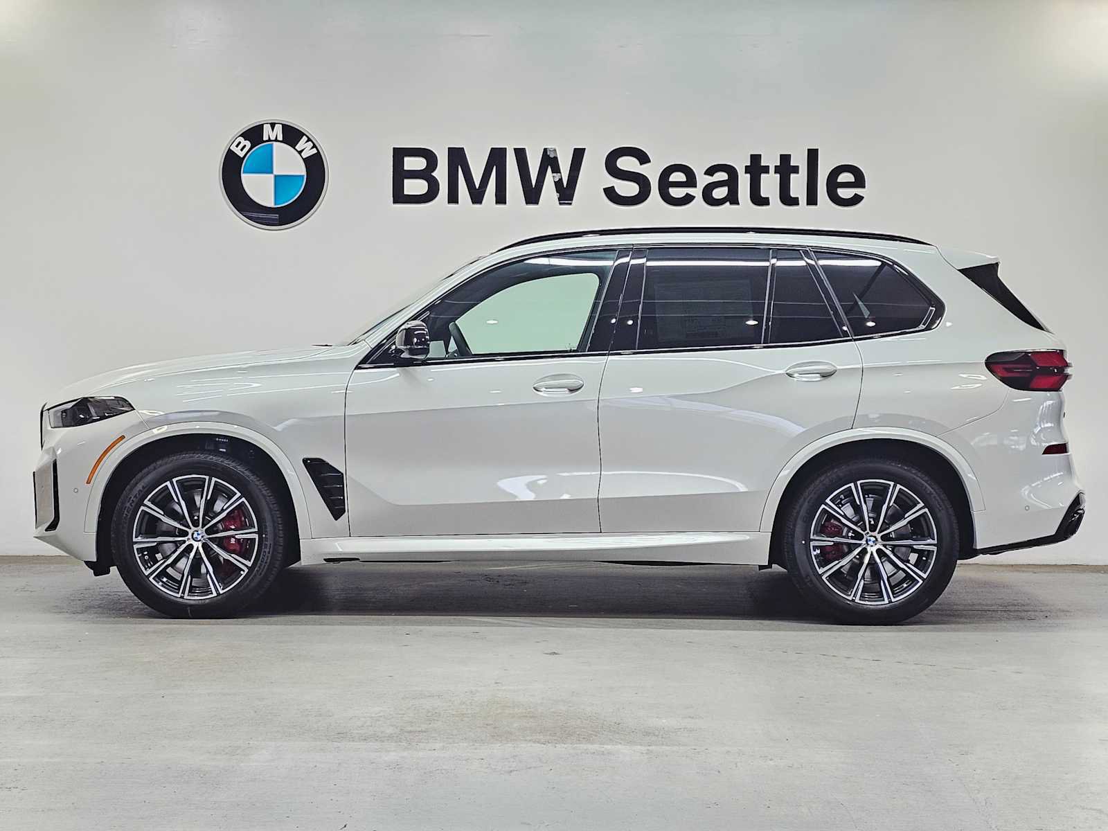 New 2026 BMW X5 M60i AWD/4WD image 3