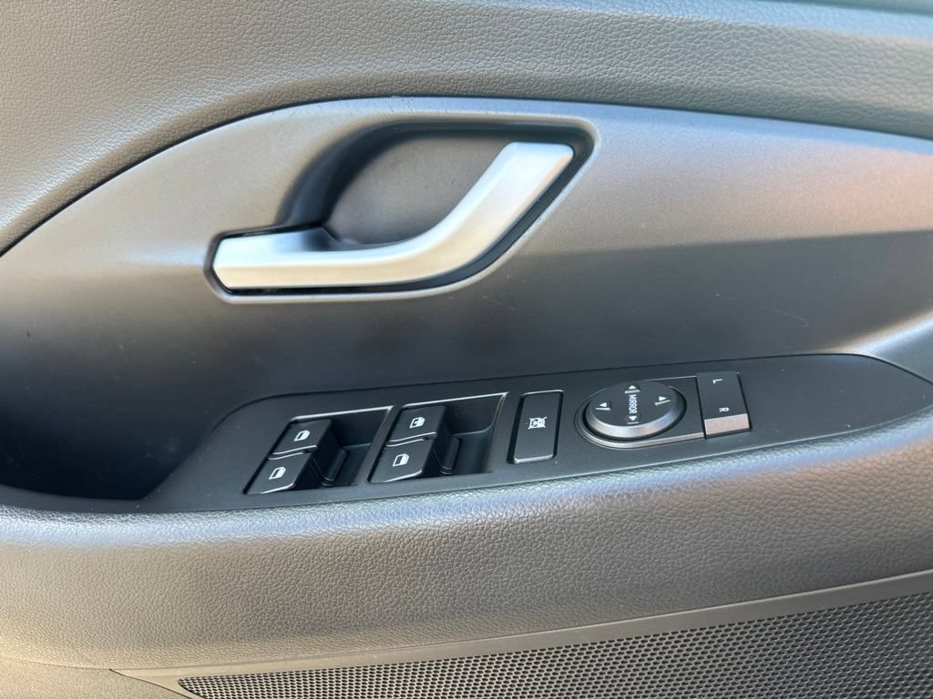 Used 2019 Hyundai Elantra GT FWD image 28