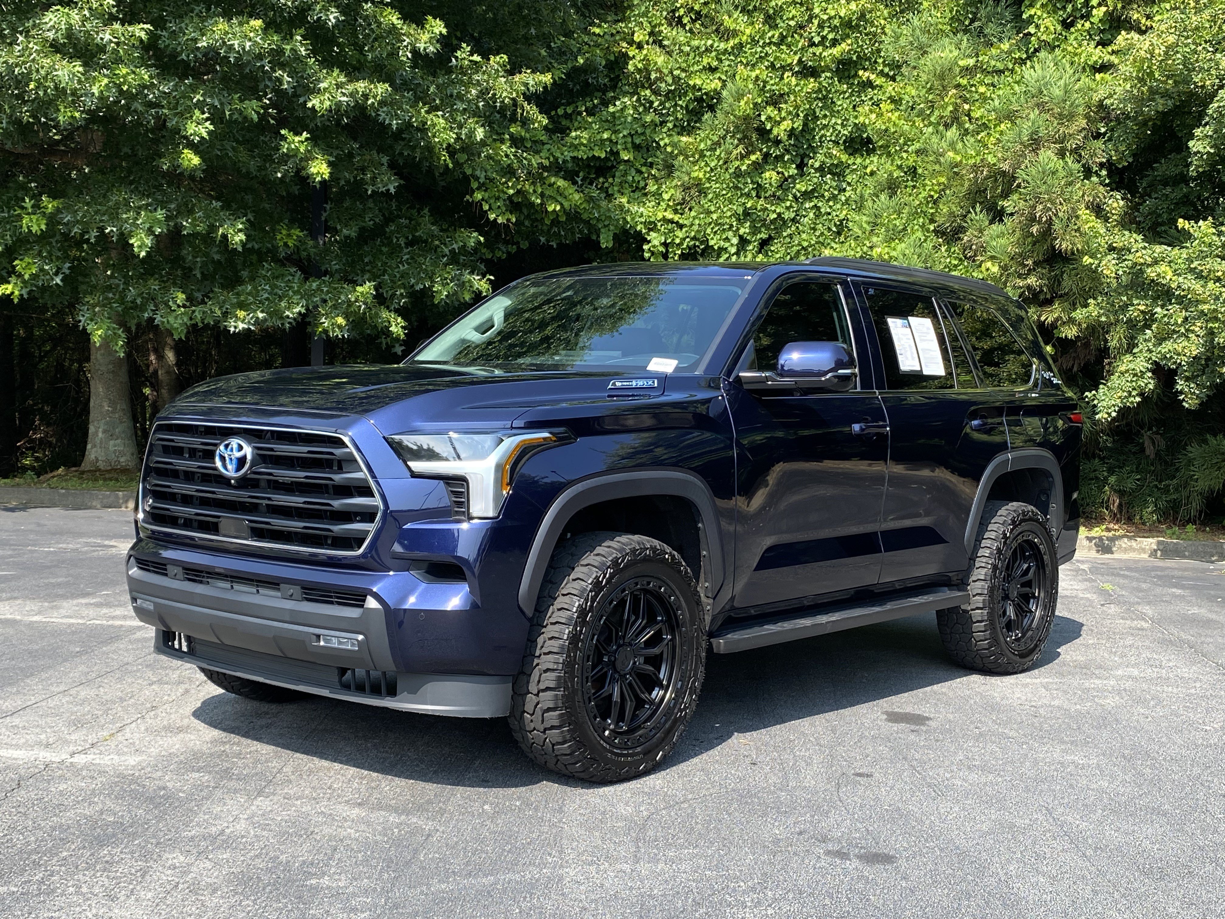 Used 2024 Toyota Sequoia SR5 w/ SR5 Premium Package AWD/4WD image 5