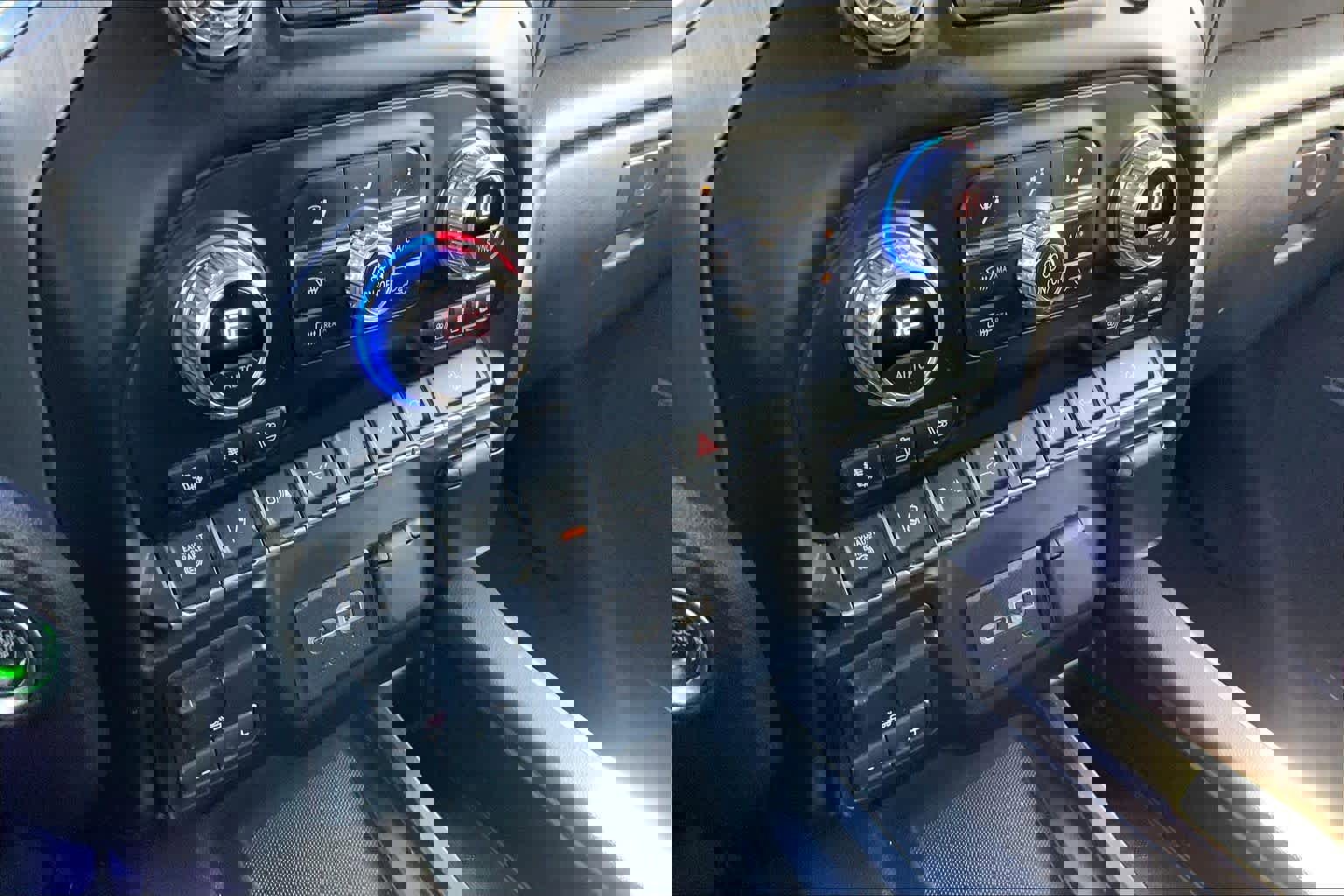 Used 2020 GMC Sierra 3500 Denali w/ Denali Ultimate Package image 34