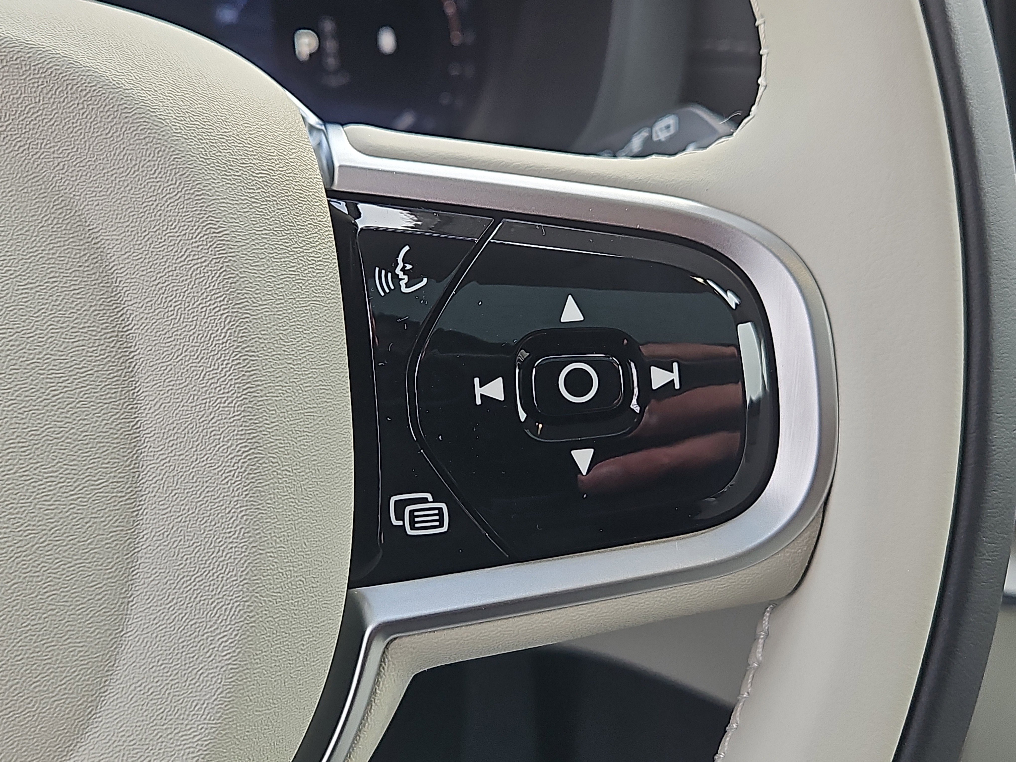 New 2026 Volvo XC60 B5 Ultra w/ Protection Package Premier image 18