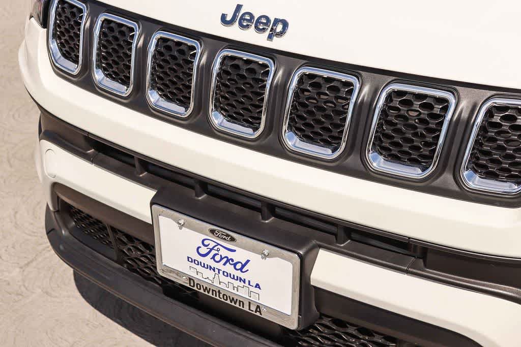 Used 2023 Jeep Compass Latitude AWD/4WD image 8