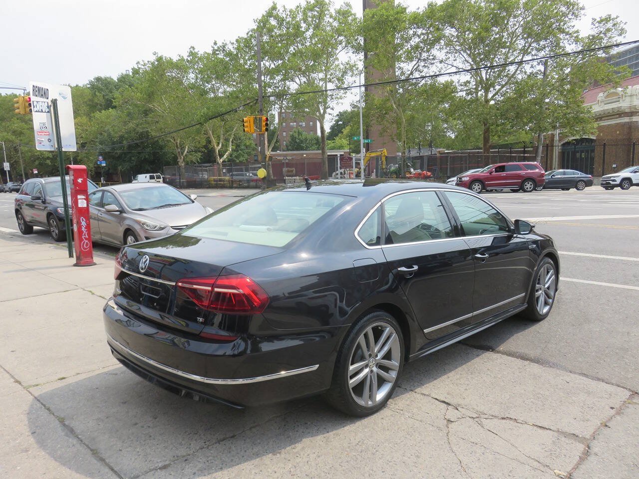 Used 2017 Volkswagen Passat 1.8T R-Line FWD image 4