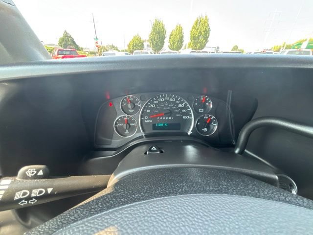 Used 2025 Chevrolet Express 2500 w/ Driver Convenience Package RWD image 18