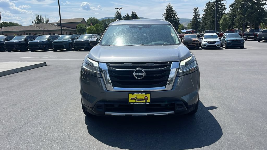 Used 2023 Nissan Pathfinder Platinum AWD/4WD image 2