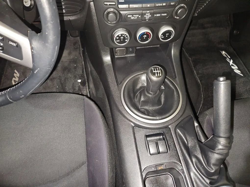 Used 2010 MAZDA MX-5 Miata Touring w/ Suspension Pkg image 12