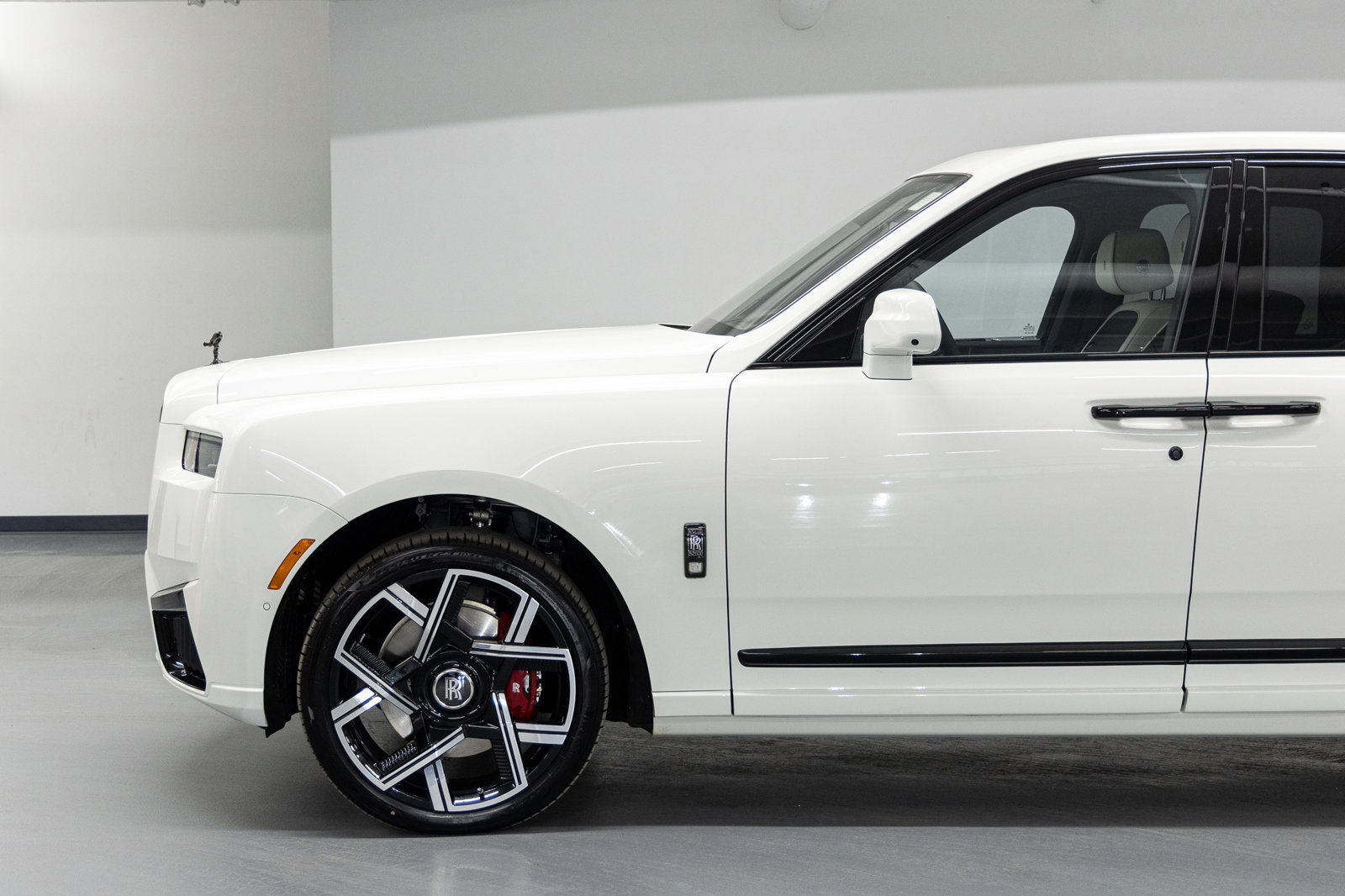 New 2026 Rolls-Royce Cullinan Black Badge image 3