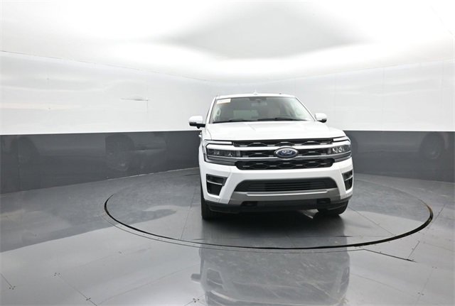 Used 2023 Ford Expedition Limited image 2