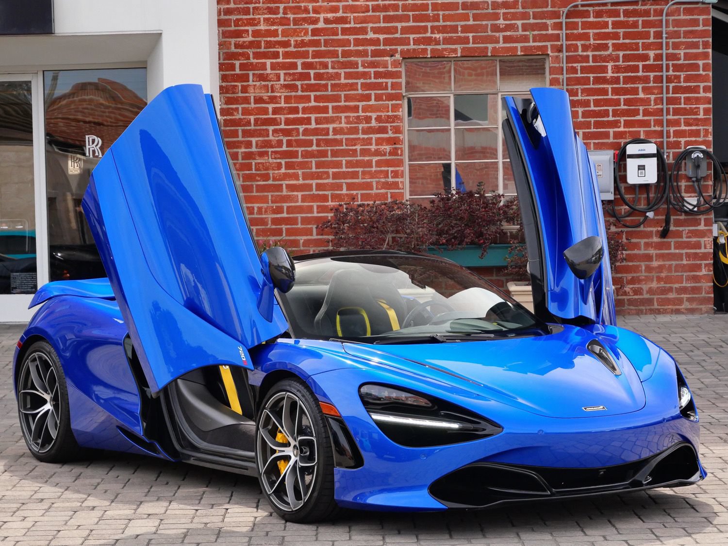 Used 2022 McLaren 720S Luxury RWD image 21