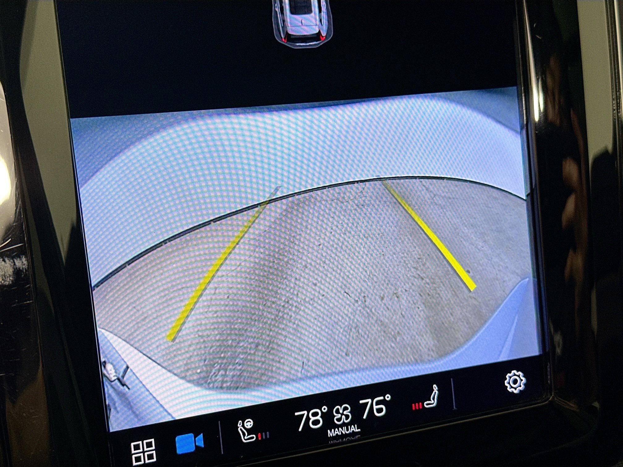 Used 2022 Volvo XC60 T8 R-Design w/ Advanced Package image 23