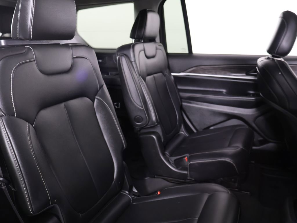 Used 2023 Jeep Grand Cherokee L Limited AWD/4WD image 38