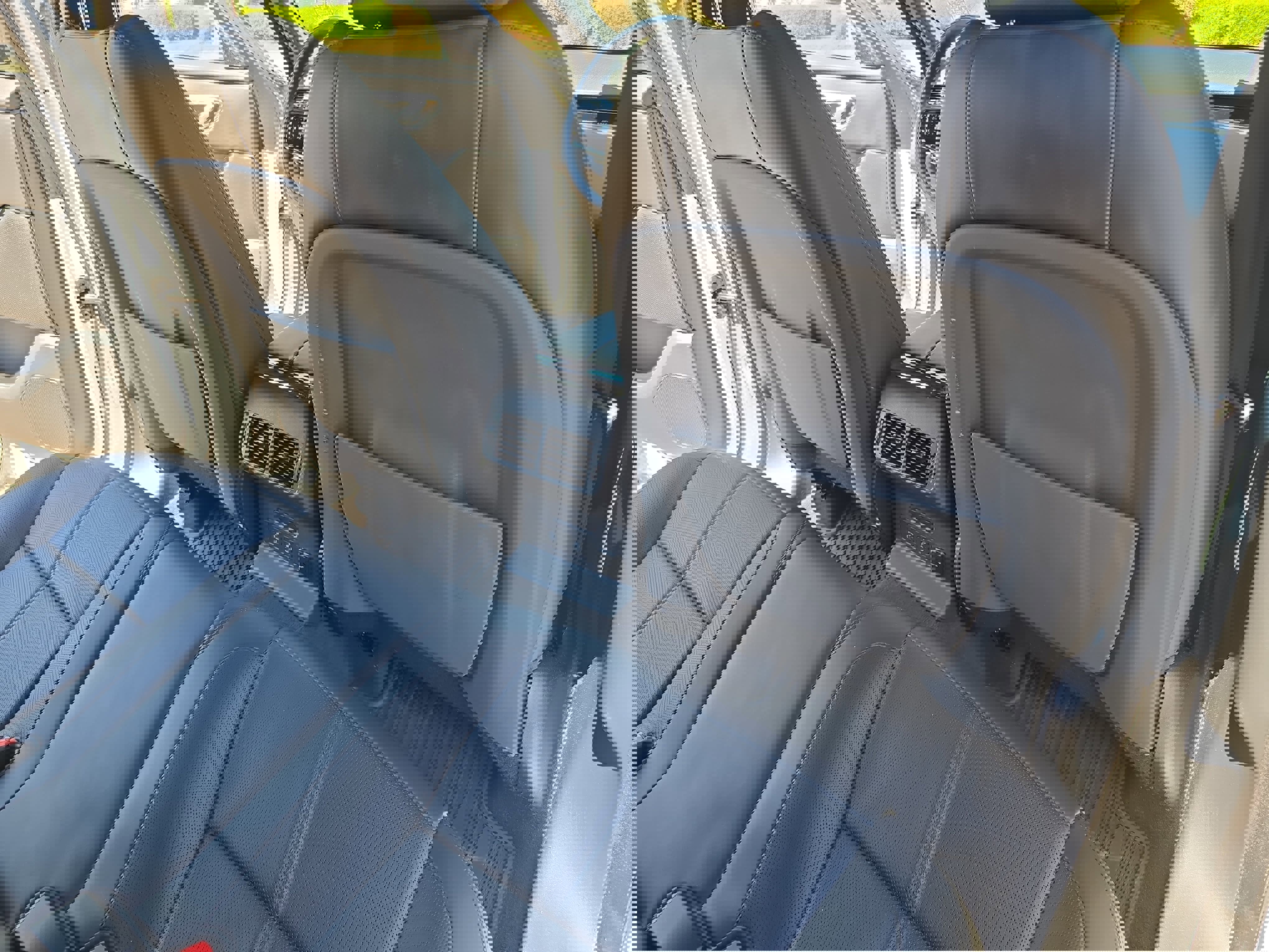 Certified 2025 Land Rover Range Rover Velar Dynamic HSE AWD/4WD image 11