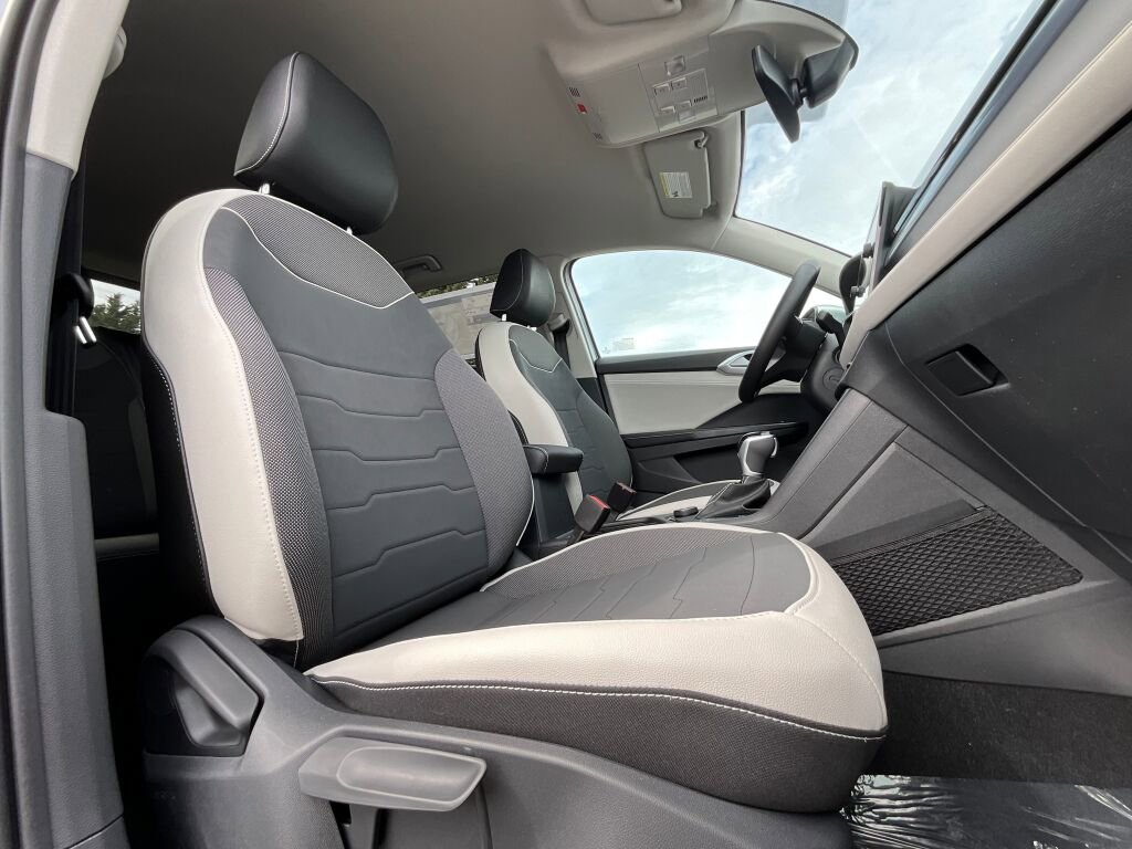 New 2025 Volkswagen Taos SE image 11