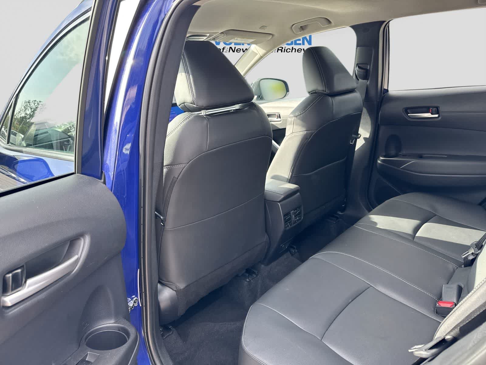 Used 2025 Toyota Corolla Cross XLE FWD image 25