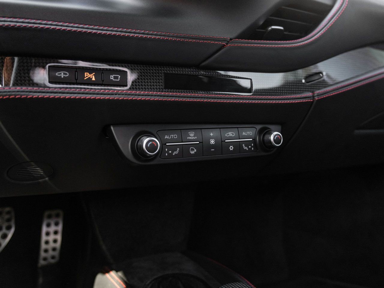 Used 2020 Ferrari F8 Tributo image 28