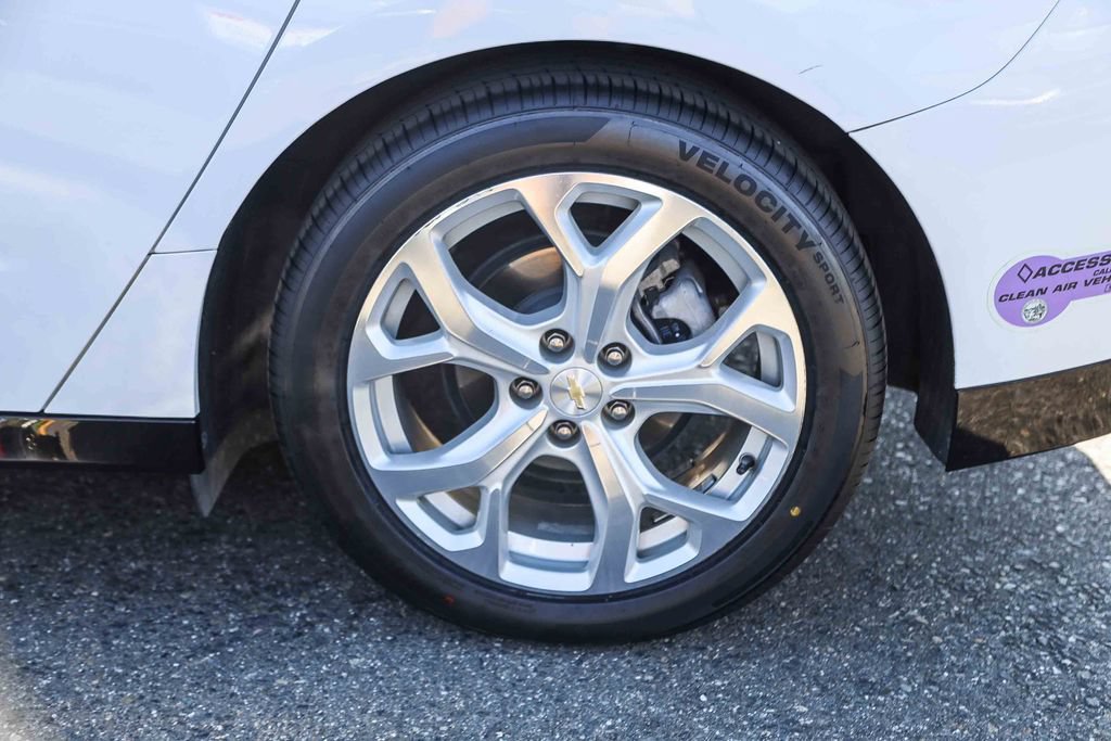 Used 2018 Chevrolet Volt Premier w/ Driver Confidence Package FWD image 8