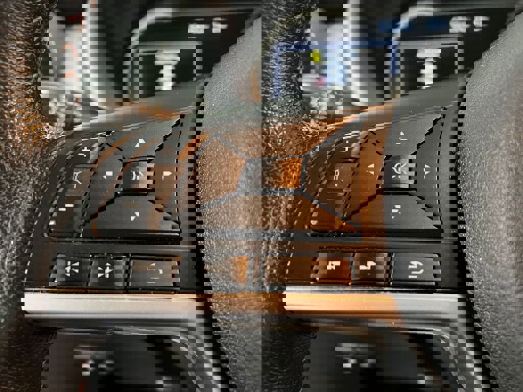 Used 2018 Nissan Kicks SR image 10