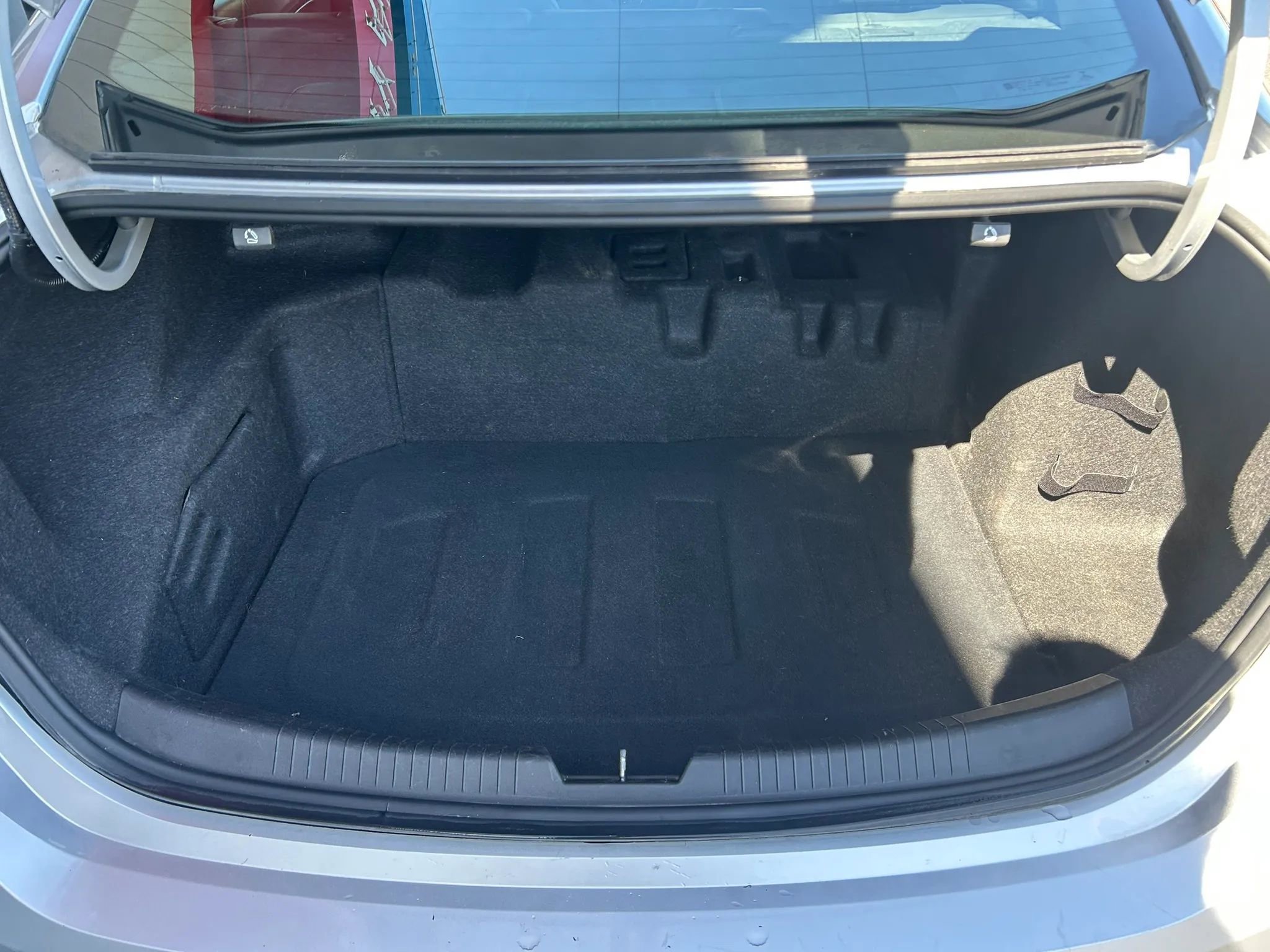 Used 2019 Chevrolet Malibu Hybrid w/ Leather Package FWD image 20