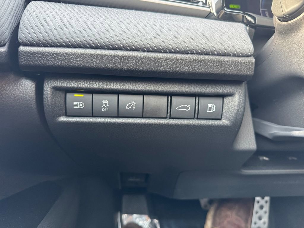 Used 2025 Toyota Camry SE w/ Multimedia Upgrade Package image 28