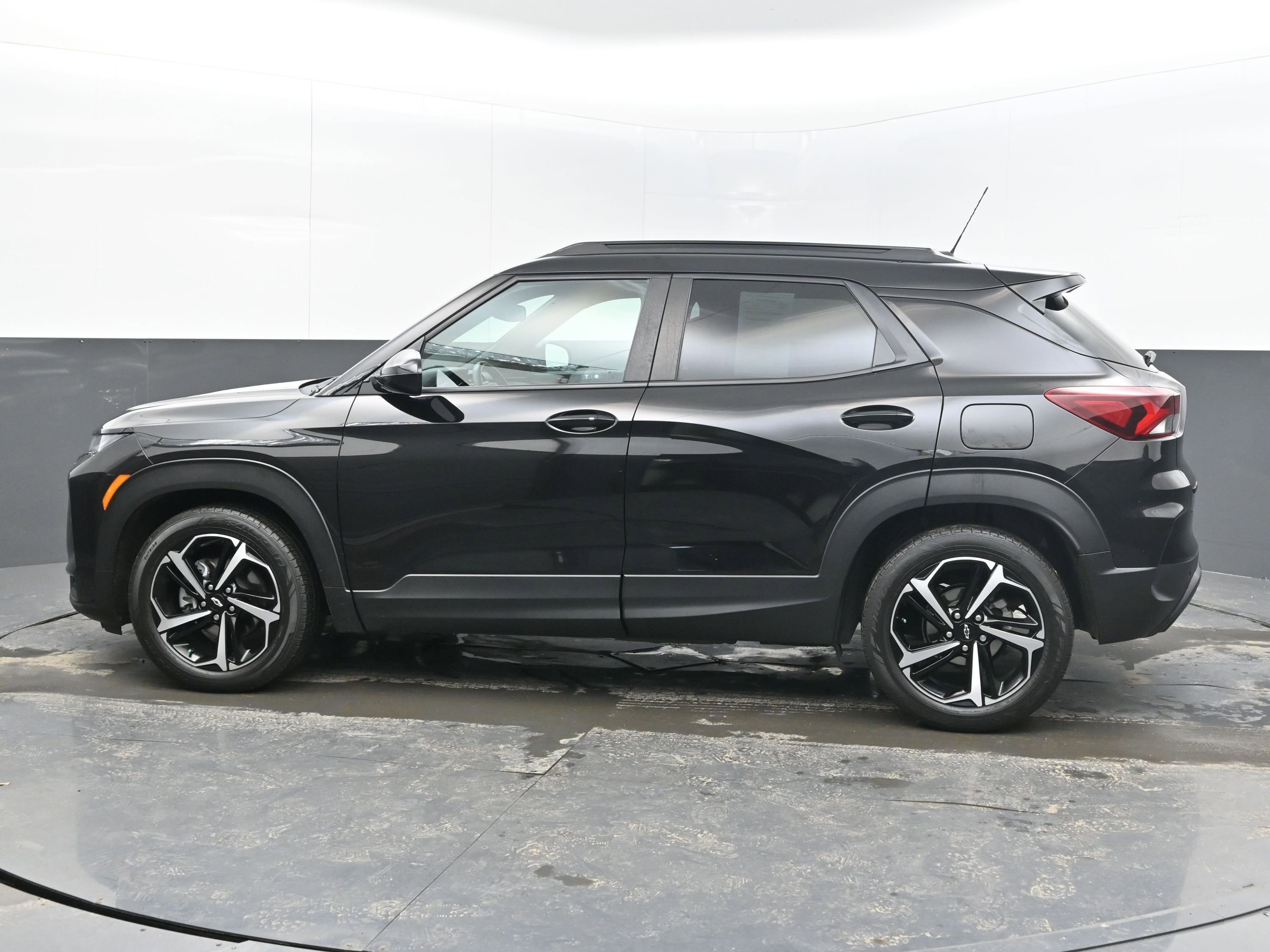 Used 2022 Chevrolet TrailBlazer RS w/ Sun and Liftgate Package image 5