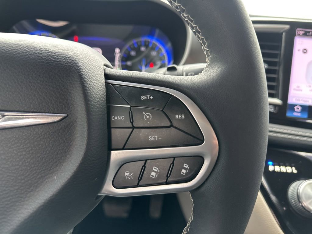 Used 2022 Chrysler Pacifica Touring-L w/ Uconnect Theater Family Group image 17