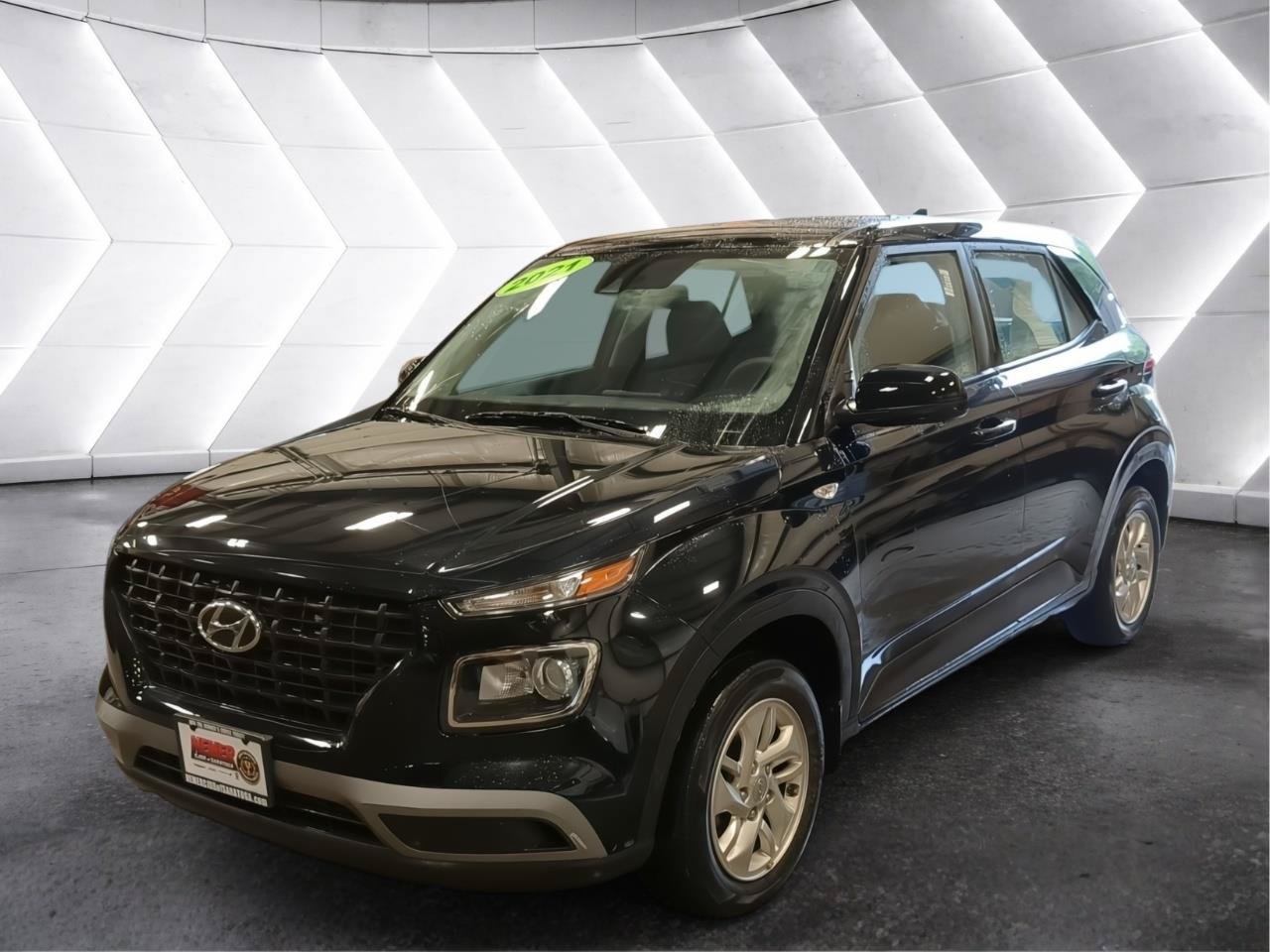 Used 2021 Hyundai Venue SE FWD image 2