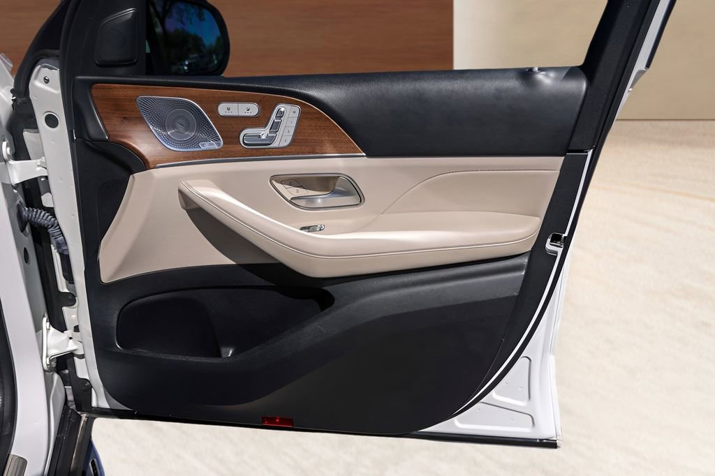 Used 2021 Mercedes-Benz GLS 450 4MATIC image 30