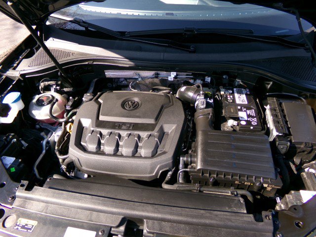 Used 2023 Volkswagen Tiguan SE R-Line image 28