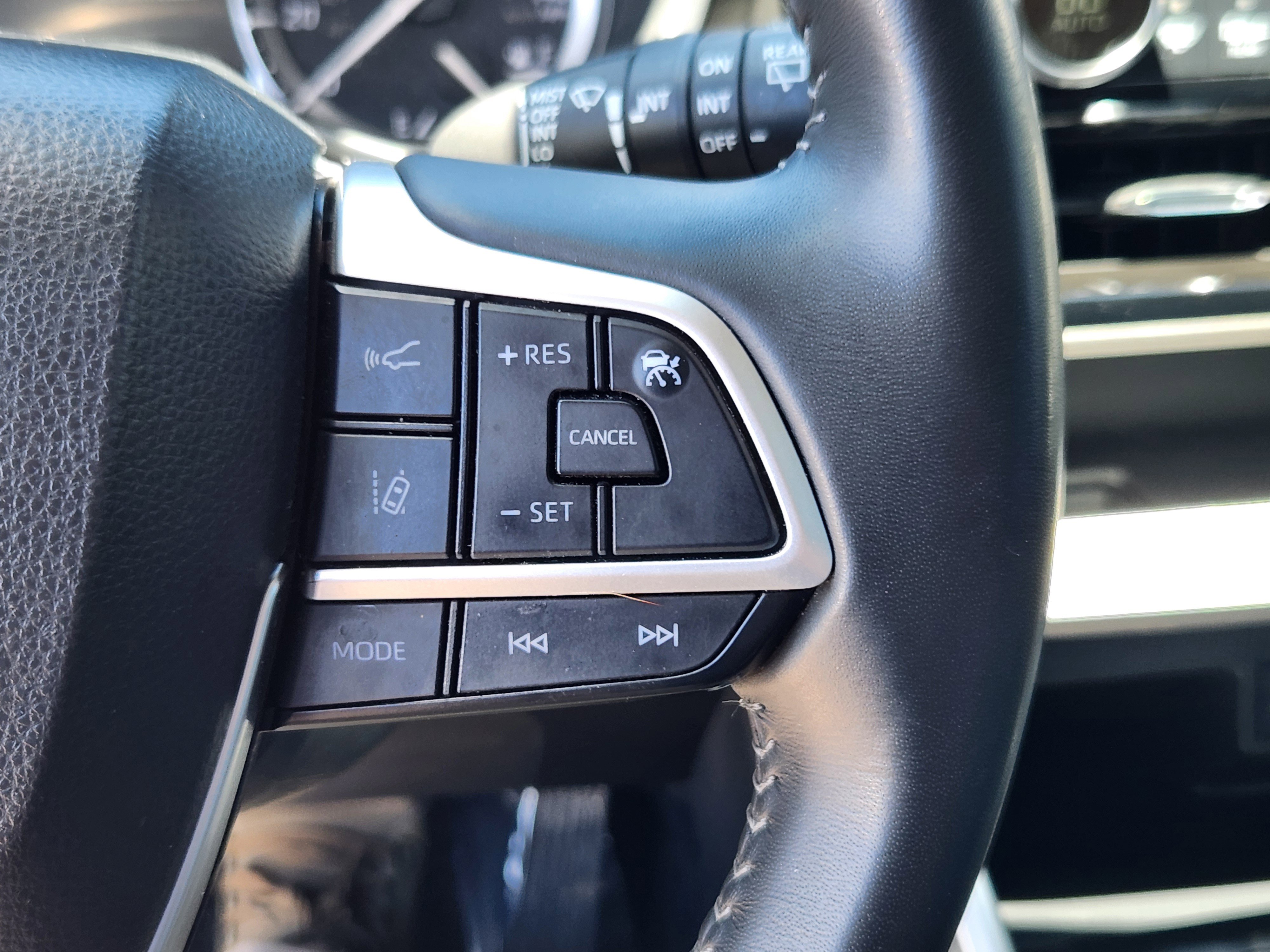 Used 2022 Toyota Highlander XLE image 19