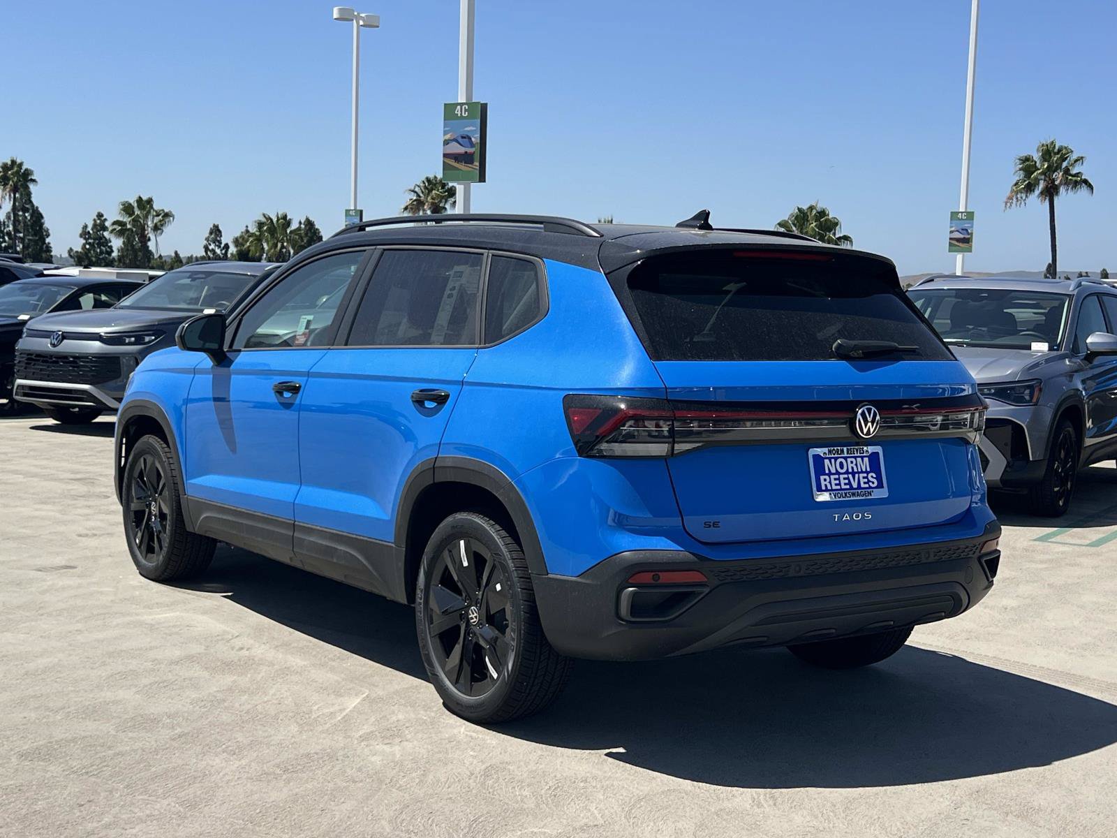 New 2026 Volkswagen Taos SE FWD image 3