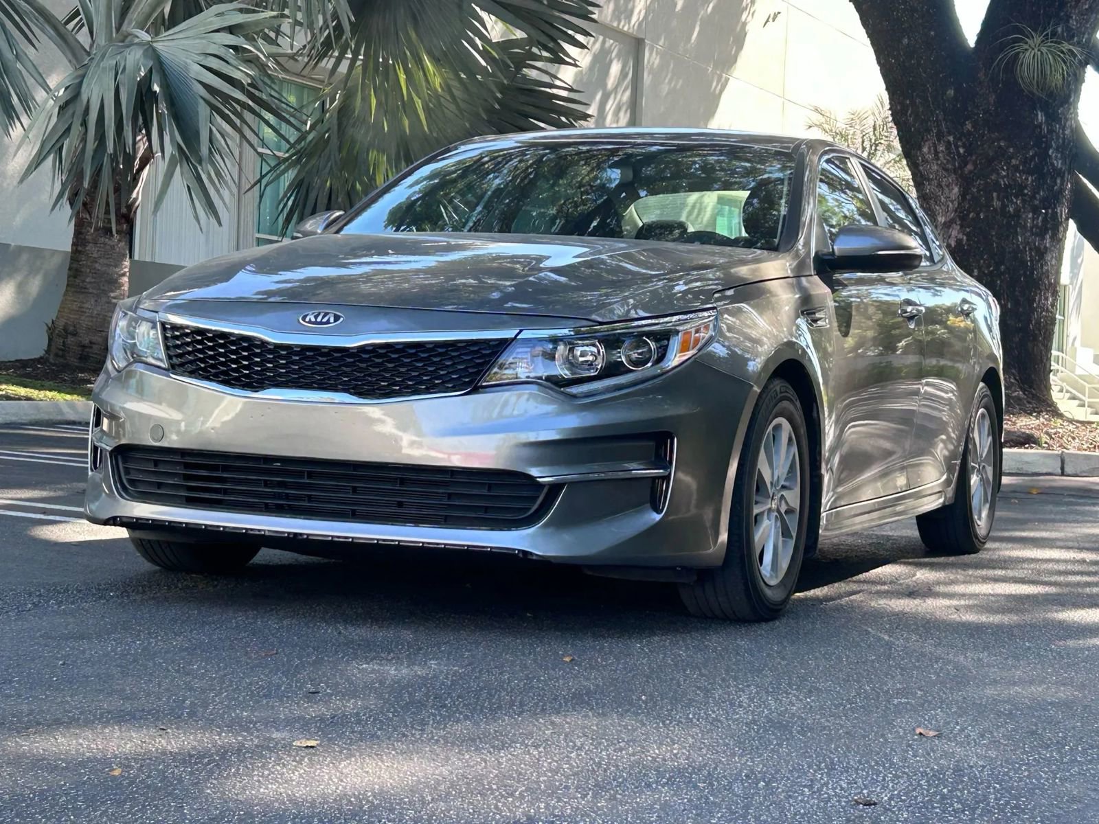 Used 2018 Kia Optima LX image 3