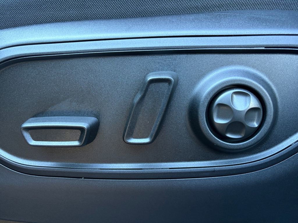 New 2026 Jeep Grand Cherokee Altitude image 13