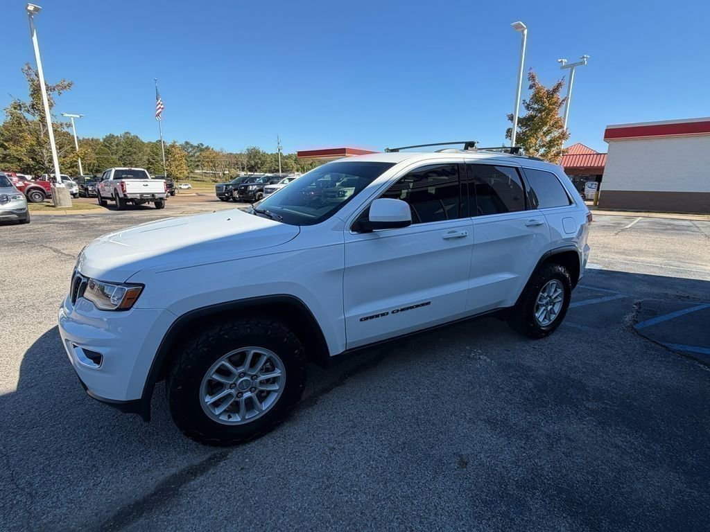 Used 2020 Jeep Grand Cherokee Laredo image 3