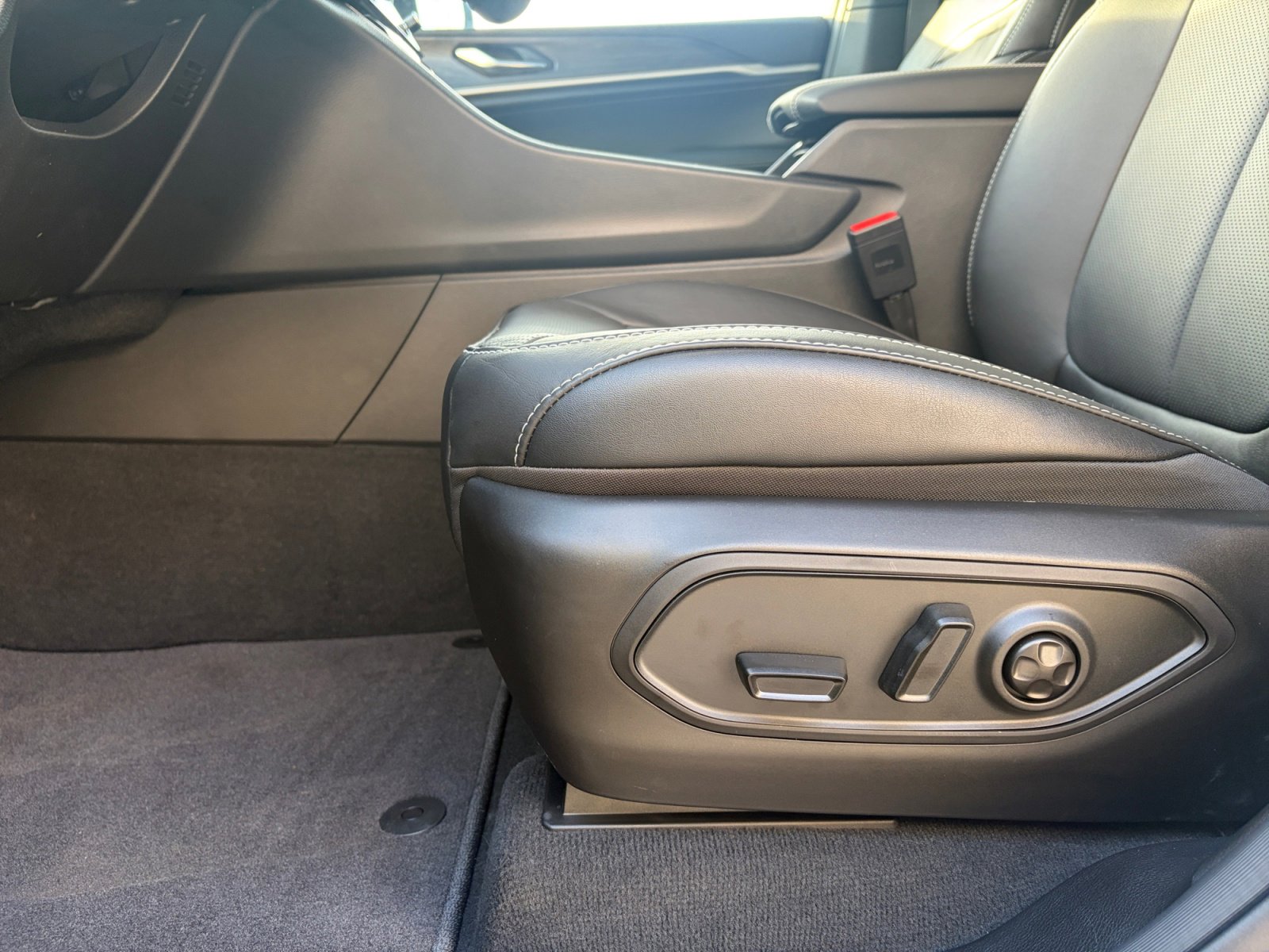 New 2026 Jeep Grand Cherokee Limited Reserve image 12