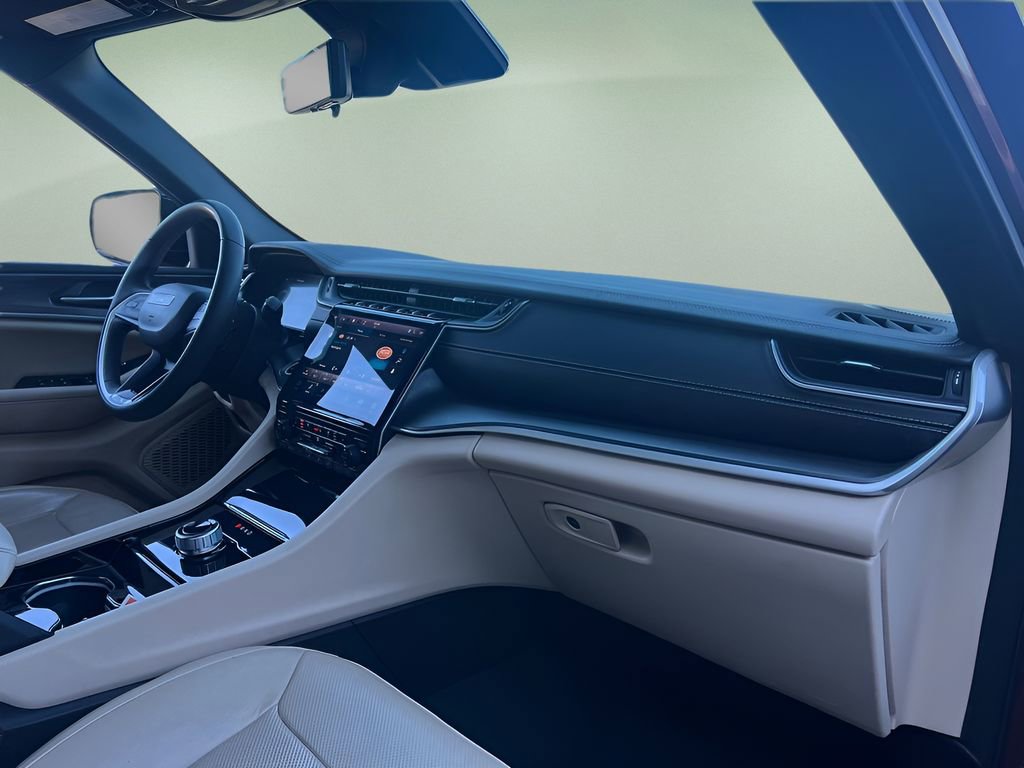 Used 2023 Jeep Grand Cherokee Limited w/ Luxury Tech Group II image 26