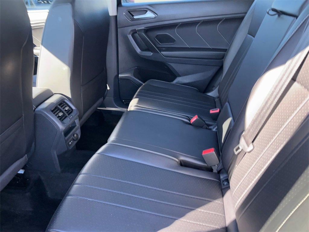 Used 2024 Volkswagen Tiguan SE image 26