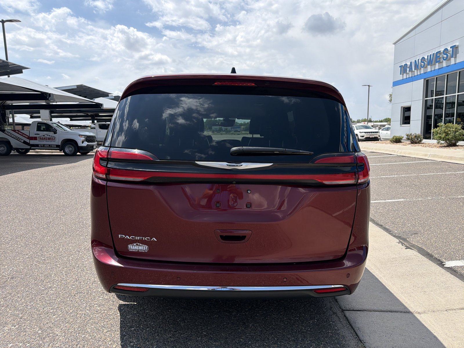 Used 2023 Chrysler Pacifica Touring-L FWD image 4