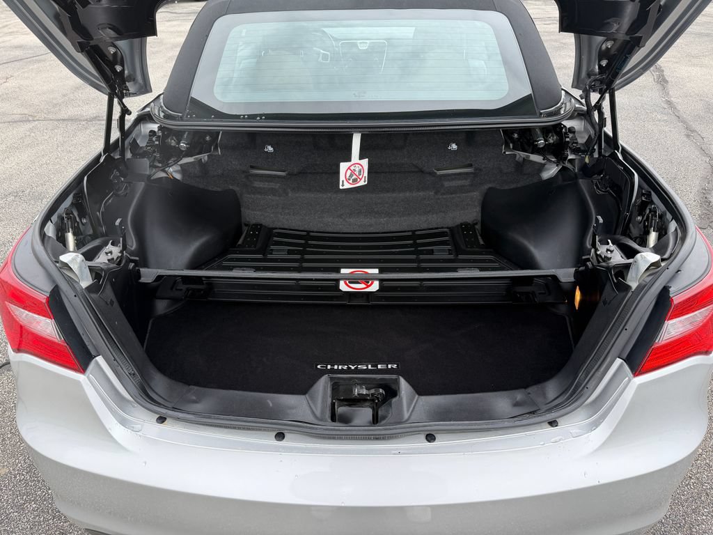 Used 2011 Chrysler 200 Touring FWD image 9