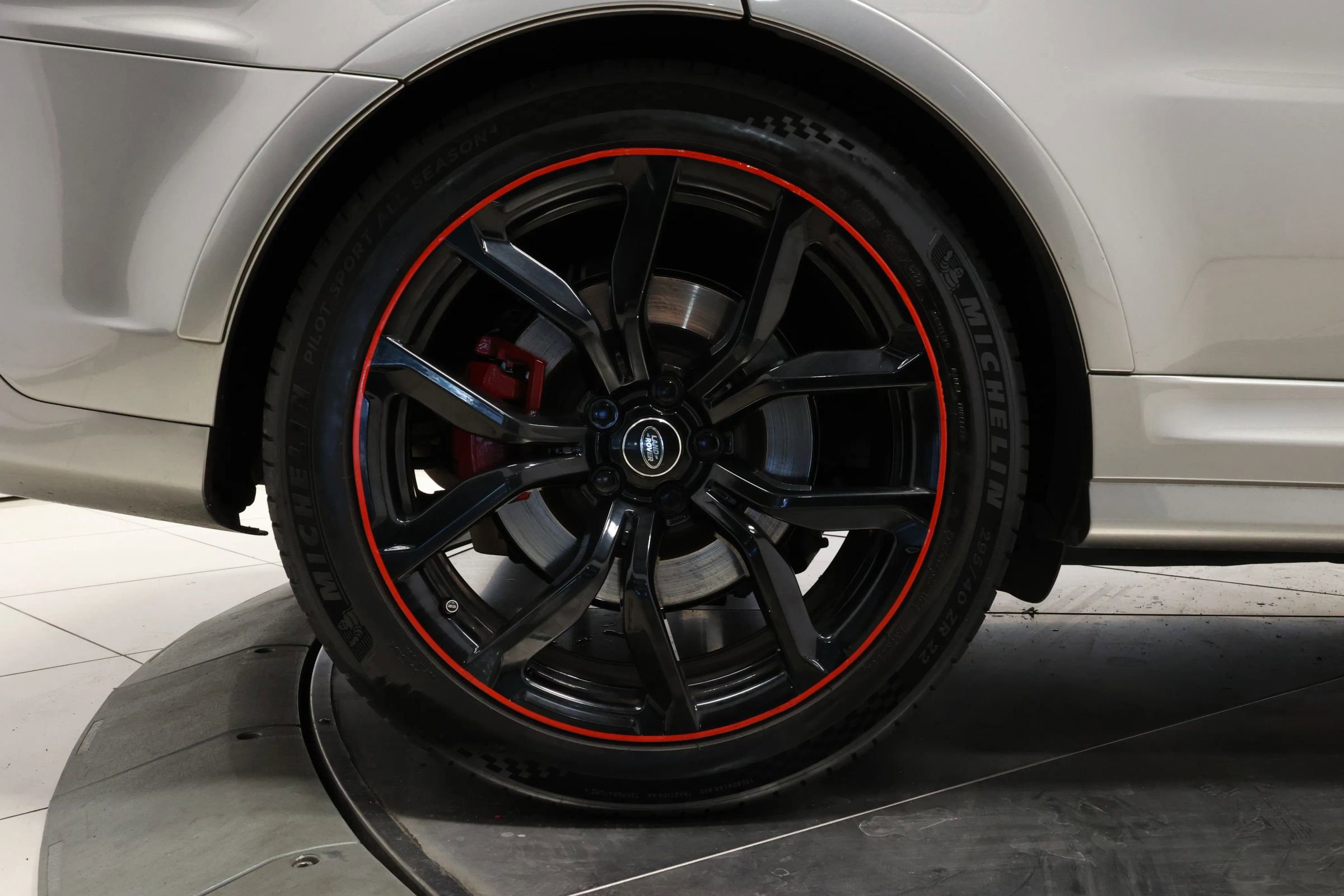 Used 2020 Land Rover Range Rover Sport SVR image 97