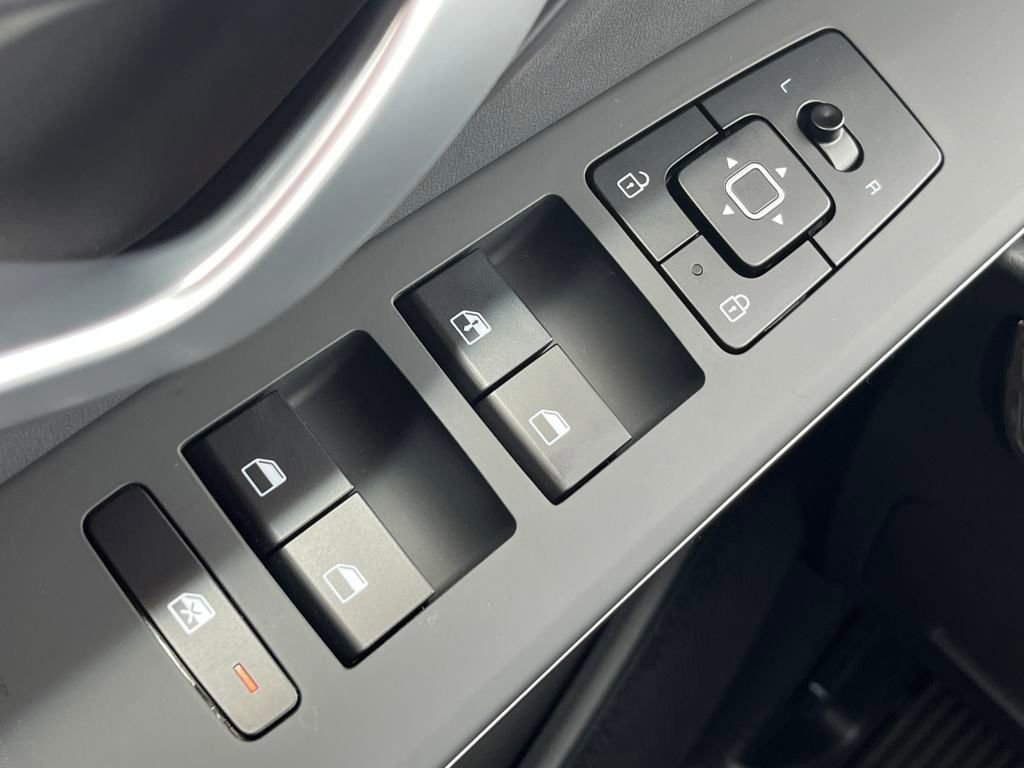 New 2025 Kia Niro EX image 18