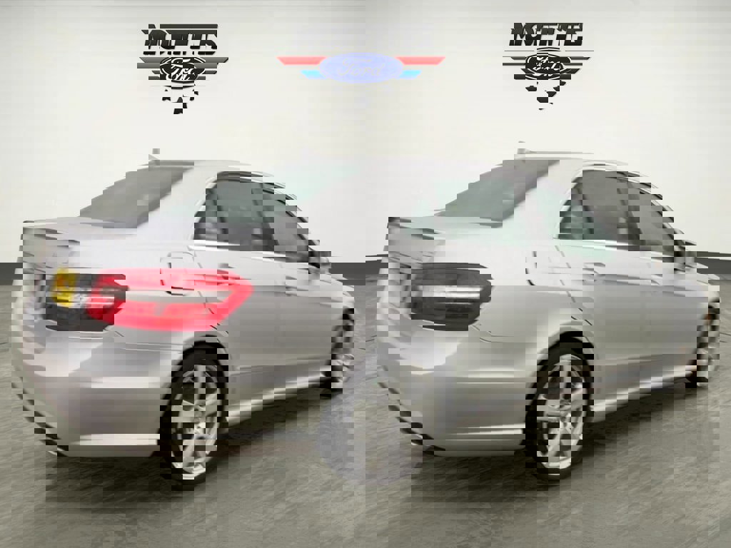Used 2011 Mercedes-Benz E 350 4MATIC Sedan image 5