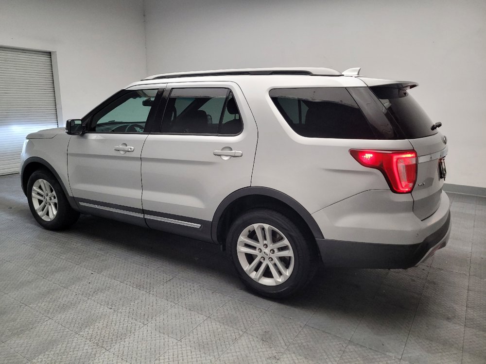 Used 2016 Ford Explorer XLT w/ Equipment Group 201A FWD image 3