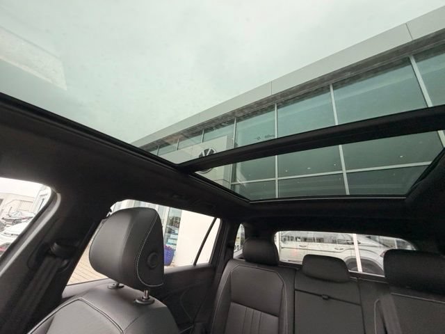 Certified 2024 Volkswagen Tiguan SE R-Line AWD/4WD image 28
