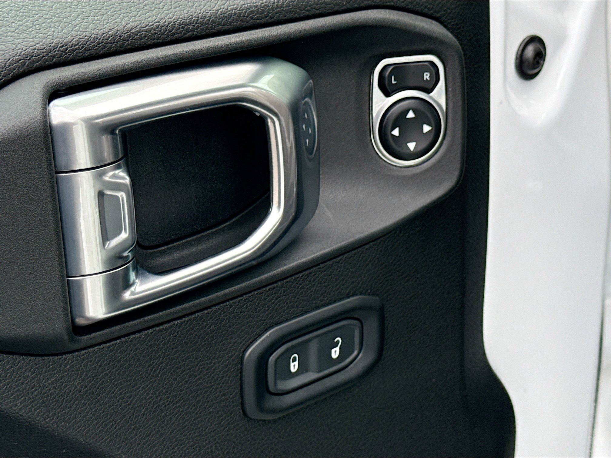 Used 2023 Jeep Gladiator Mojave w/ Cold Weather Group image 9