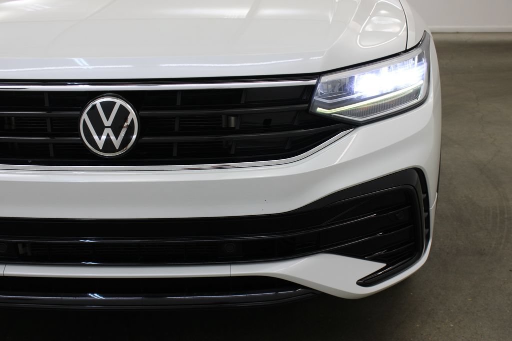 Used 2023 Volkswagen Tiguan SE R-Line FWD image 8