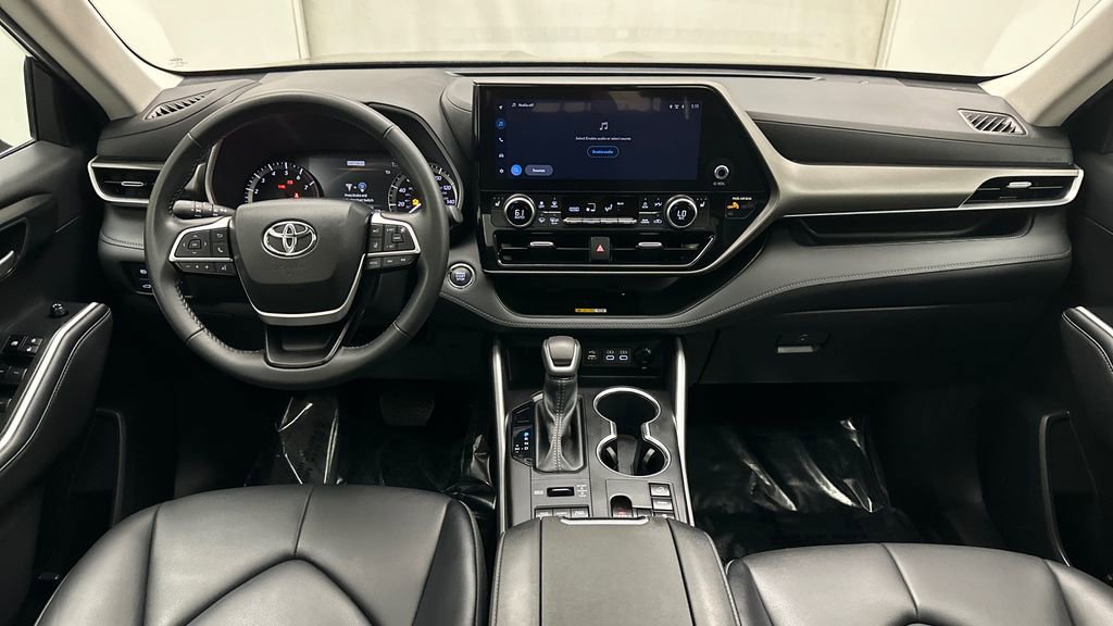 Certified 2023 Toyota Highlander XLE AWD/4WD image 25